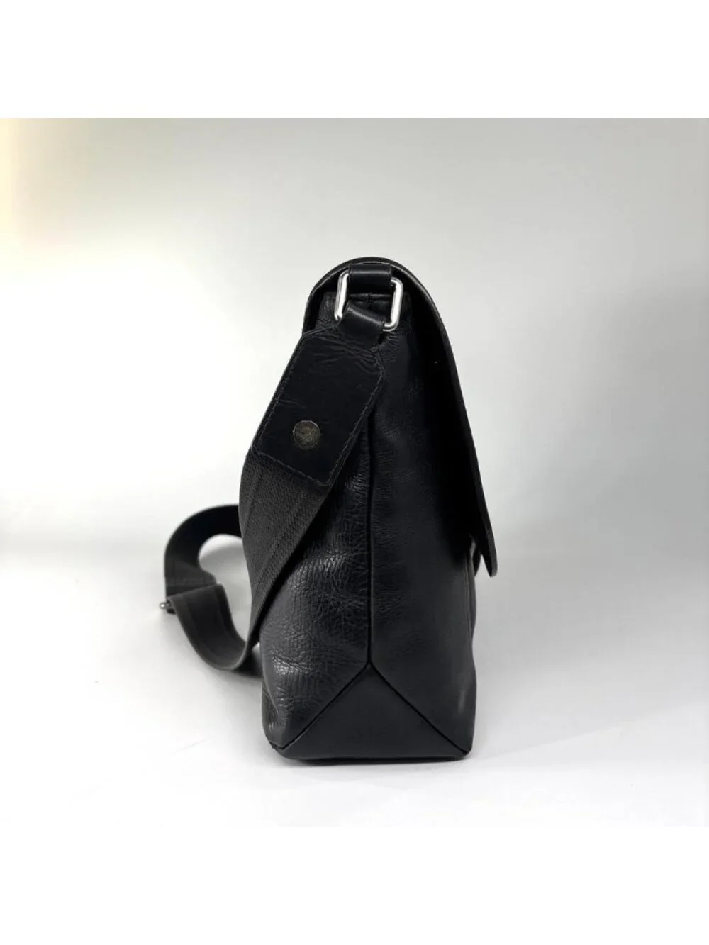Louis Vuitton Super Utah Omaha Leather Shoulder Bag Black